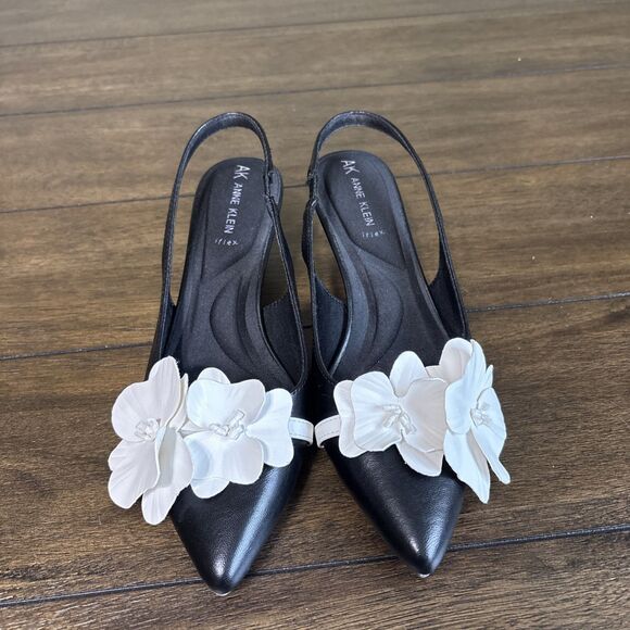 Anne Klein Ice Kitten Heel Size 7 Sling Back Black White Flowers Pump - Picture 2 of 8